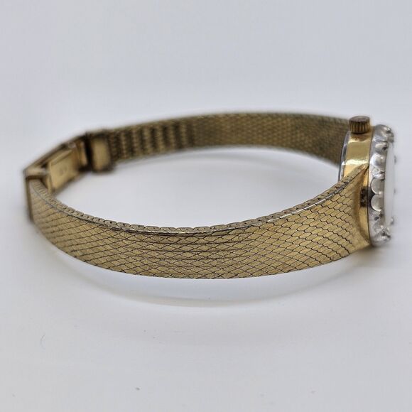 VTG Bulova Swiss Women\'s Watch 18MM Gold Dial Gold Bracelet Band 6\